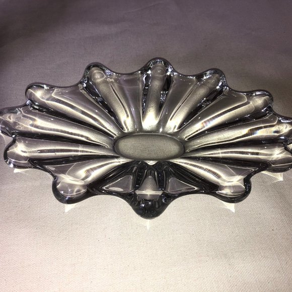 Vannes-le-Chatel Crystal Signed Centerpiece /Bowl - Picture 7 of 8